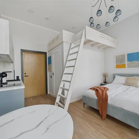Airy Loft Nestled In Old Town Apartment
