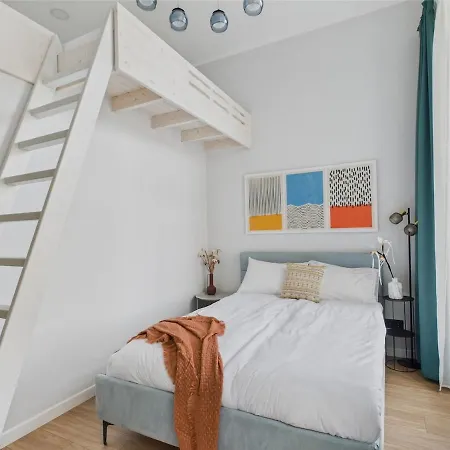 Apartment Airy Loft Nestled In Old Town *
