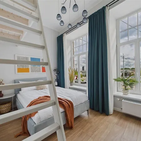 Apartment Airy Loft Nestled In Old Town