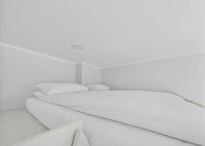 Airy Loft Nestled In Old Town Dzīvoklis