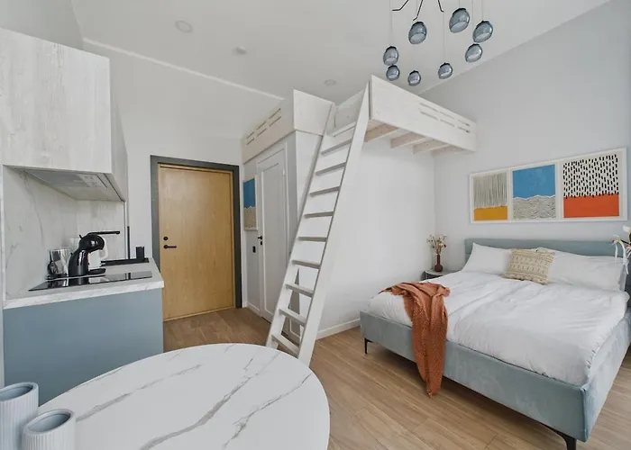 Airy Loft Nestled In Old Town Dzīvoklis